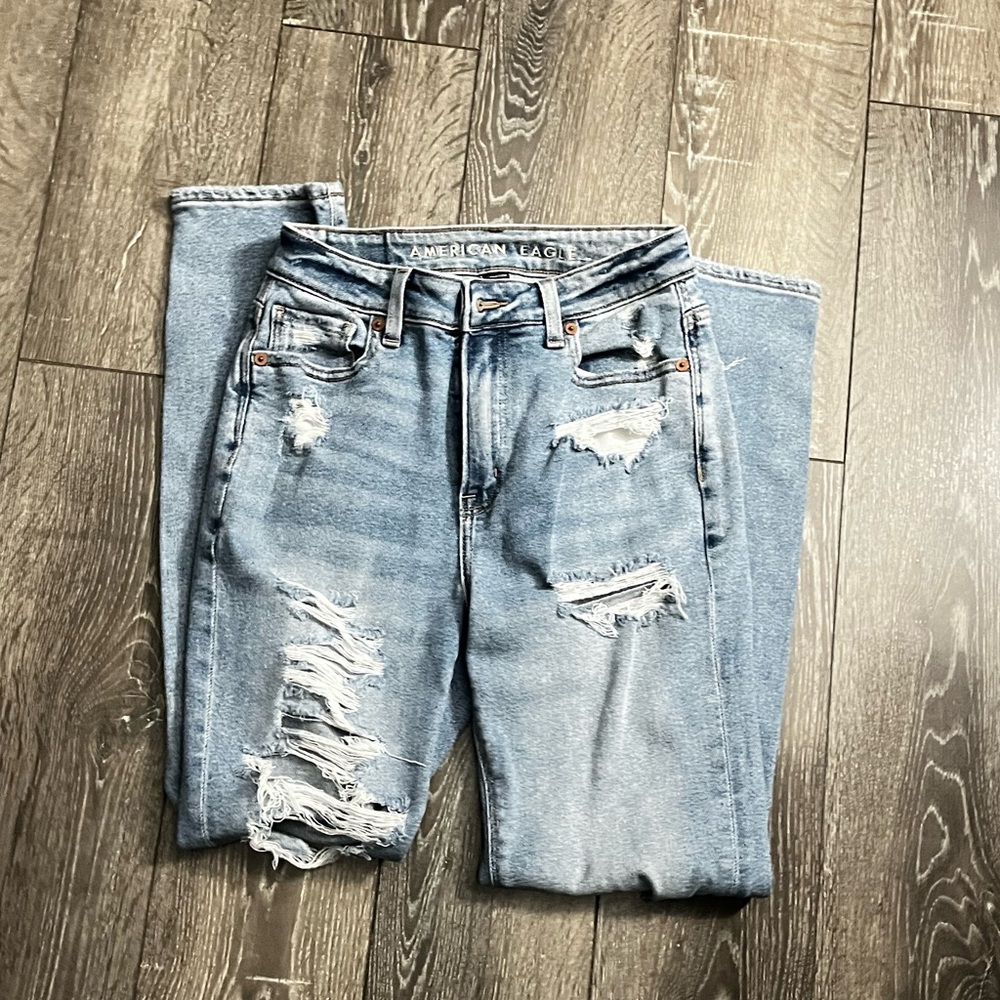 AEO Ripped Stretch Mom Jean - Picture 3 of 9